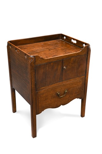 Lot 477 - A George III mahogany night cupboard