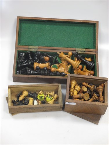 Lot 312 - A Staunton boxwood and ebony chess set, King 4"...