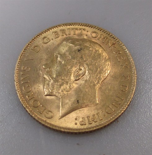 Lot 362 - A 1915 gold half sovereign