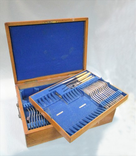 Lot 648 - A canteen containing a 48 piece set of Edward VII silver flatware with 4 additions