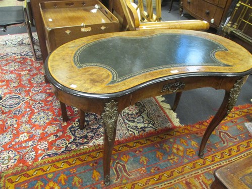 Lot 559 - A kidney shaped bureau plat