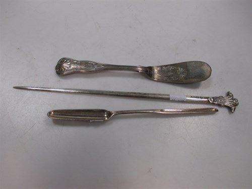 Lot 410 - A marrow scoop, a 19th century fish slice and...