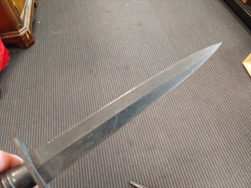 Lot 123 - A WWII Fairbairn Sykes fighting knife