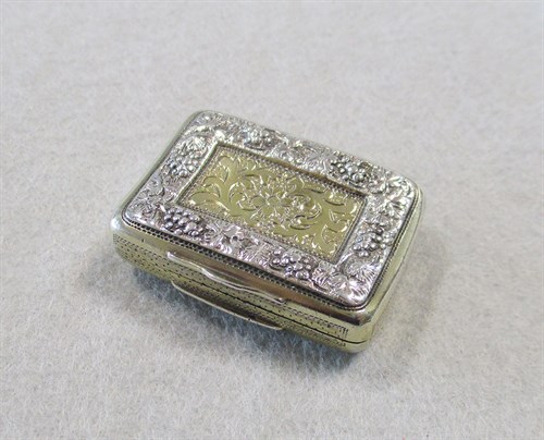 Lot 329 - A George III parcel gilt vinaigrette by Joseph Willmore
