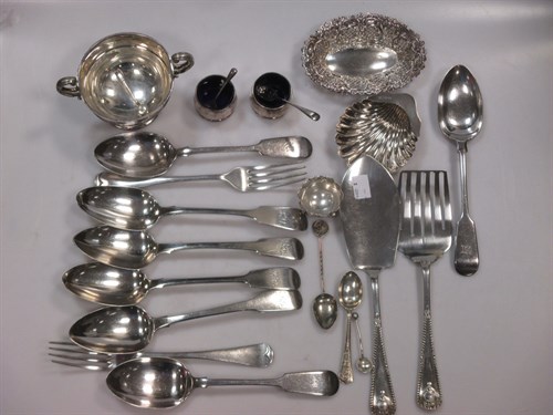 Lot 393 - 4 silver table spoons, bonbon dish, cup,...