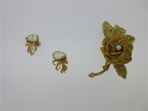 Lot 81 - A rose brooch stamped '18k' together with a pair of citrine earrings