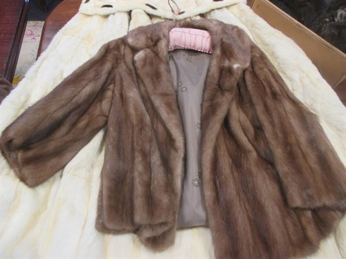 Lot 274 - A 1920's ladies white fur cape, two fur...