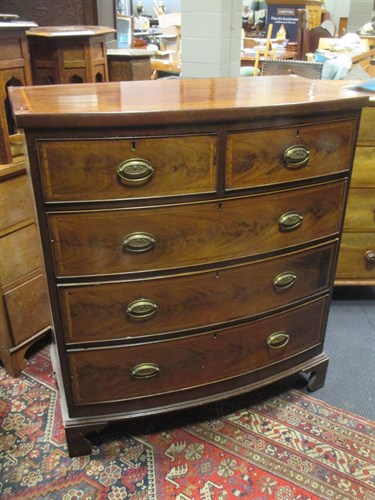 Lot 552 - A Regency mahogany bowfront chest of drawers,...