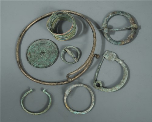 Lot 282 - A Roman bronze hand mirror circa 100 BC
