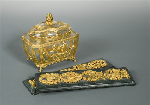 Lot 10 - An early 20th century glass and gilt metal mounted casket and cover