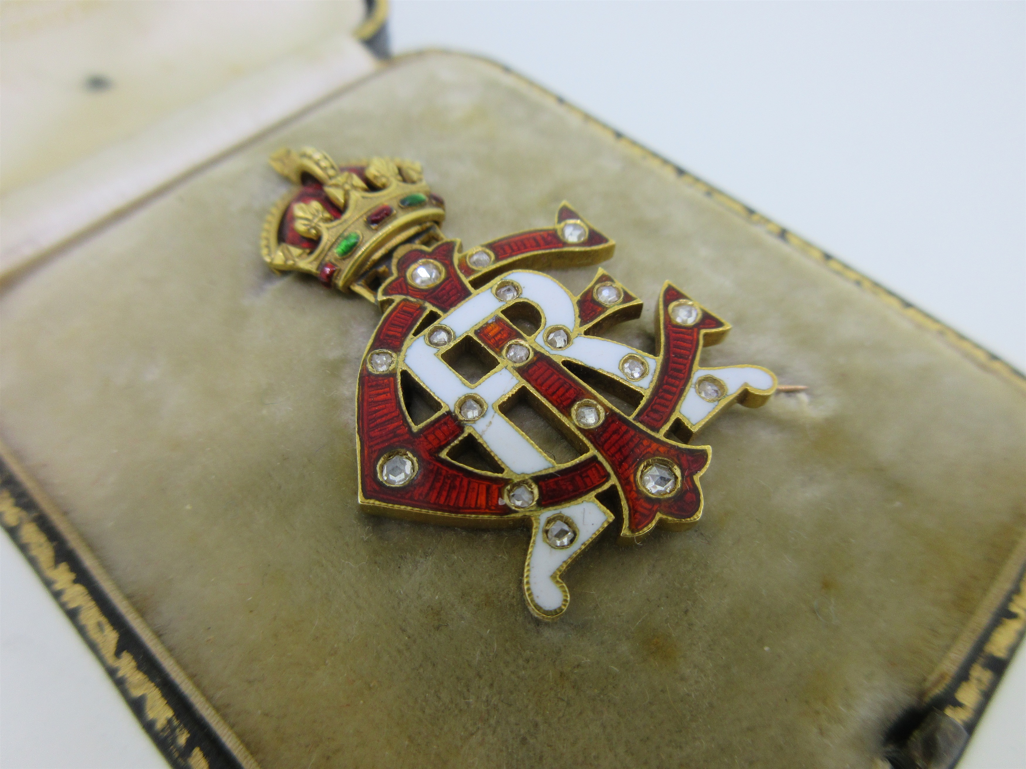 Lot 122 - A diamond and enamel Edward VII monogram
