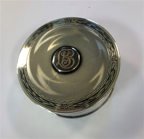 Lot 322 - An Edward VII silver box by Child & Child