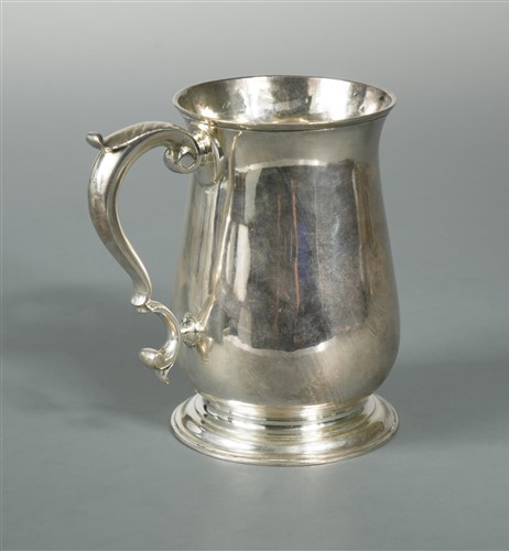 Lot 588 - A George III silver pint tankard, a gift from John J. Astor