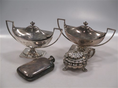 Lot 252 - A small collection of silver