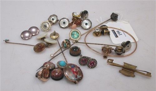 Lot 199 - A collection of stick pins and gentleman's accoutrements