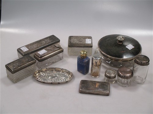 Lot 240 - A collection of 19th and 20th century dressing table items