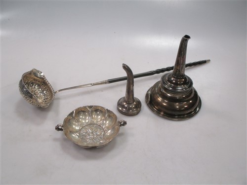 Lot 237 - A small collection of drinkers requisites