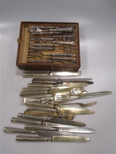 Lot 250 - A collection of 19th century cutlery