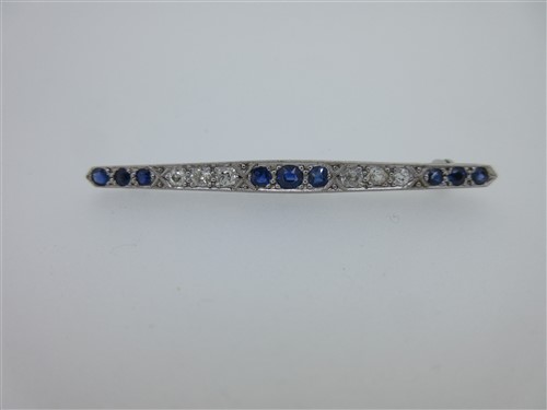 Lot 234 - An Art Deco sapphire and diamond bar brooch
