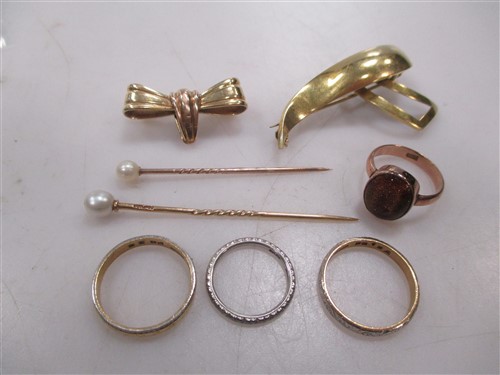 Lot 205 - A small collection of jewellery