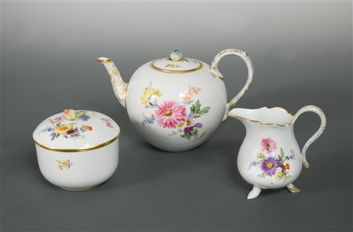 Lot 15 - A Meissen tea service