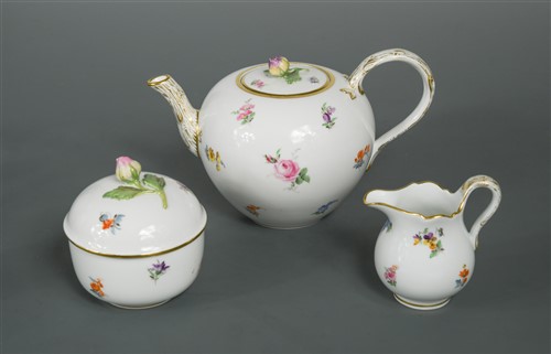 Lot 14 - A Meissen bachelor's tea service