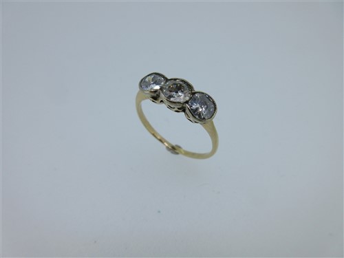 Lot 60 - A diamond three stone ring