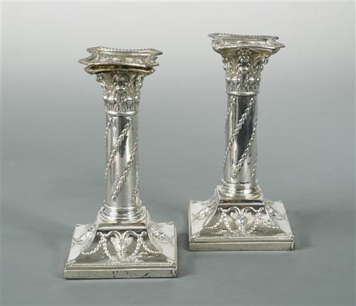 Lot 650 - A pair of Edward VII silver dwarf candlesticks