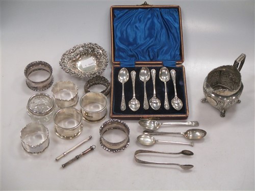 Lot 242 - A collection of silverware