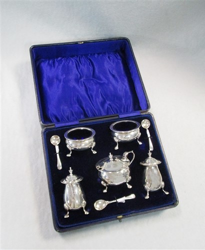 Lot 651 - An Edward VII silver five piece condiment set