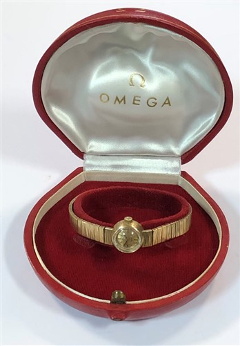 Lot 473 - Omega - A lady's 9ct gold wristwatch