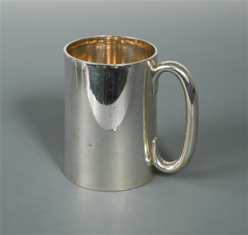 Lot 633 - A Victorian silver pint tankard