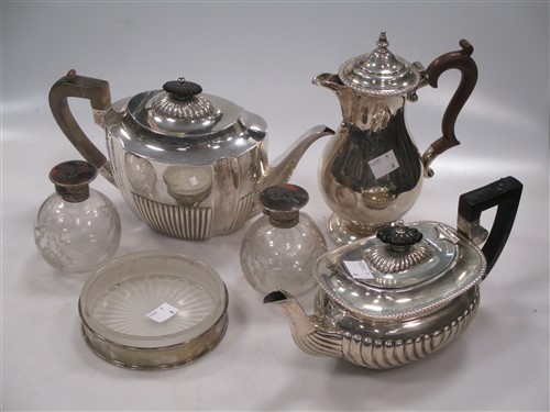 Lot 262 - A collection of silverware