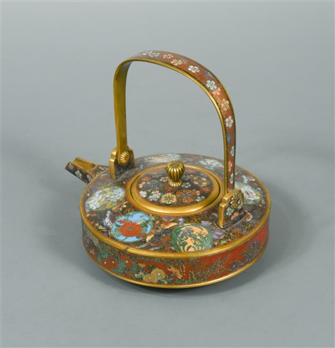 Lot 39 - A Japanese cloisonne enamel teapot and cover, attributed to Namikawa Yasuyuki (1845-1927)