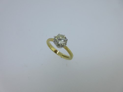 Lot 261 - A single stone diamond ring