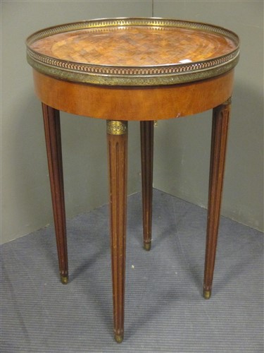 Lot 457 - A 19th century French kingwood parquetry...