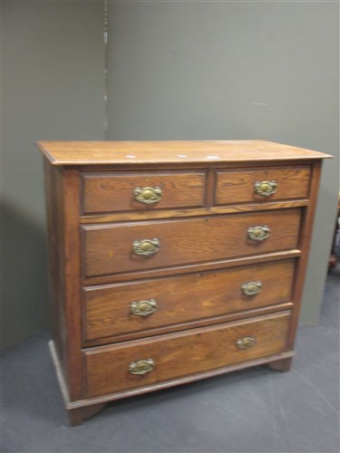 Lot 465 - An oak early 20th century chest of drawers 101...