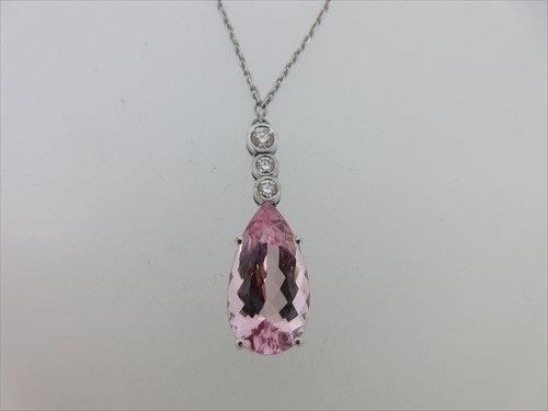 Lot 187 - A morganite and diamond pendant on chain