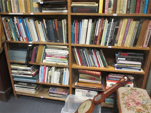 Lot 169 - A large quantity of Art reference books to...