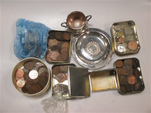 Lot 190 - A silver two handled bowl, two silver...