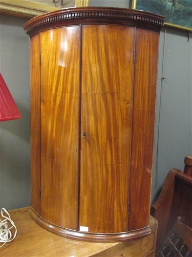 Lot 464 - A Georgian mahogany bow fronted corner...
