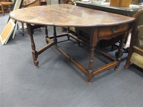 Lot 477 - An early 18th century oak drop leaf gateleg...