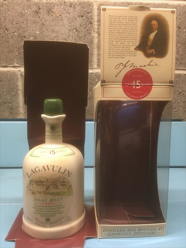 Lot 900 - Lagavulin 15 year old