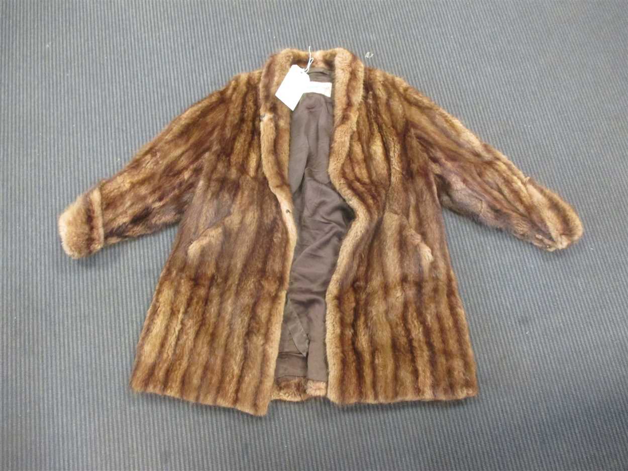 Lot 181 - A lady's fur coat, retailed by Maxwell Croft...