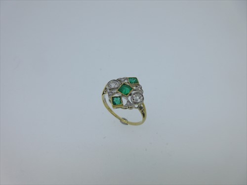 Lot 257 - An unusual emerald and diamond ring circa 1920