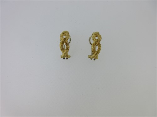 Lot 18 - A pair of 18ct gold half hoop earclips by Cropp & Farr