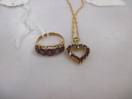 Lot 222 - A 15ct gold 5 stone ring