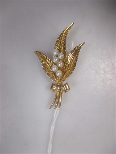 Lot 207 - Two rows of pearls