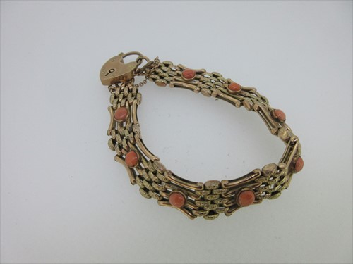 Lot 8 - A gatelink bracelet set with coral
