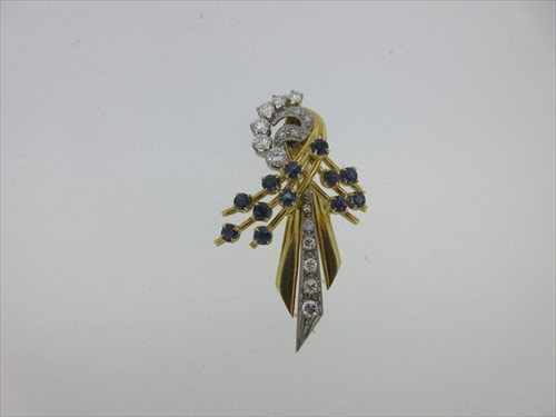 Lot 228 - An 18ct gold sapphire and diamond brooch